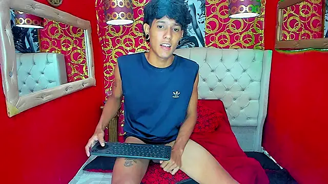 straightyoungpein Webcam Show