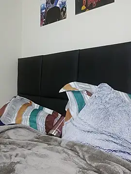 Aranzatits élő XXX-chatje