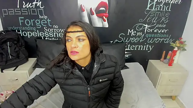 Chat XXX ao vivo de HornyRouse_