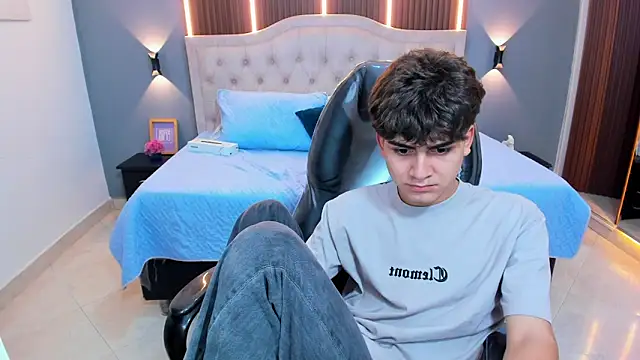 Tommy18__ 即時 XXX 聊天