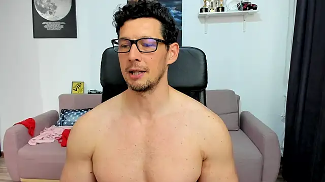 BrutusK08のライブXXXチャット