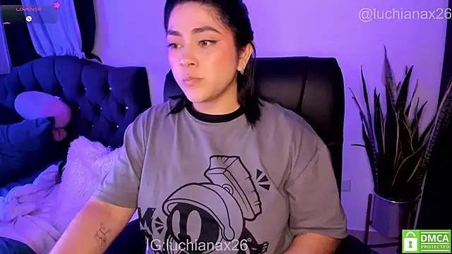 lucy26_ élő XXX-chatje