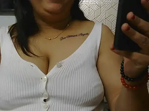 Fuckpussylickass Adlı Modelin Canlı XXX Sohbeti