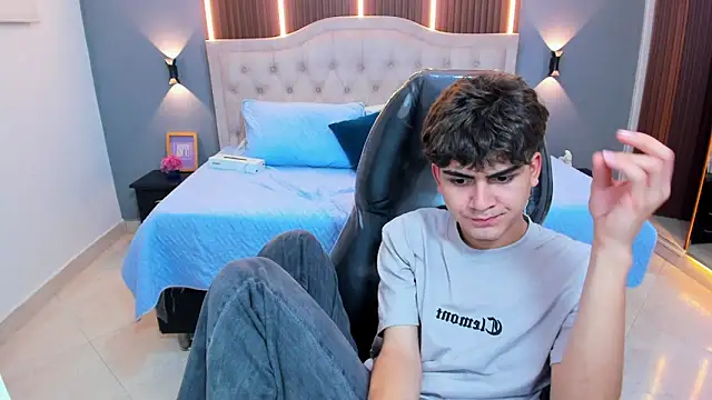 دردشة Tommy18__ الجنسية المباشرة