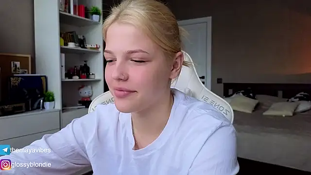 Czat XXX na żywo – Maya_Rave