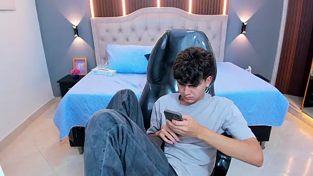 Tommy18__のライブXXXチャット