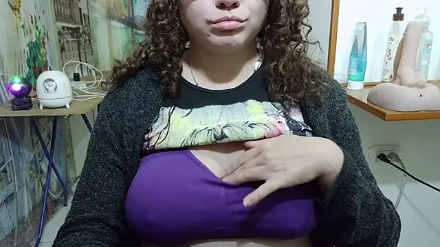 Živý XXX chat curly_greeneyed