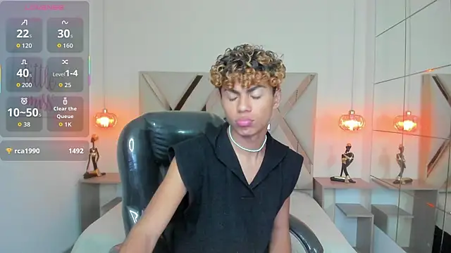 Anyelo_Twink: онлайн-секс-чат