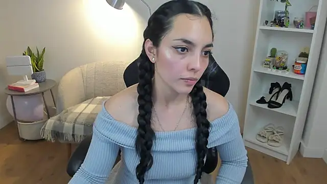 XXX chat uživo modela _BellaEvans_