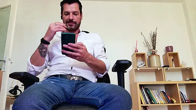 Pertunjukan Kamera Web ChrisKox