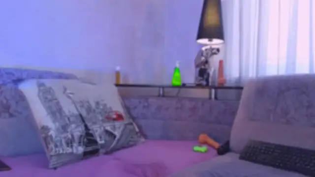 _LittleAngel_ élő XXX-chatje