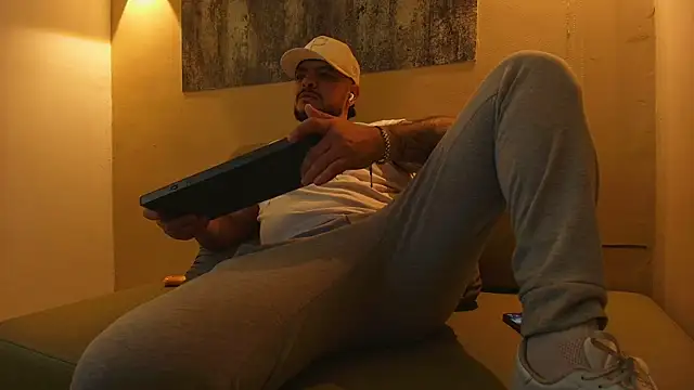 TROY_KIRK's Live XXX Chat