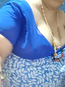 tamilthanushri Chat XXX in diretta