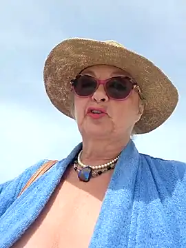 Hot-Muci's Live XXX Chat