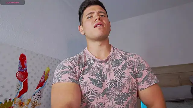 Arilas_: διαδικτυακό σόου στην κάμερα