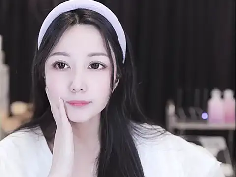 Nuyoah-77 Chat XXX live