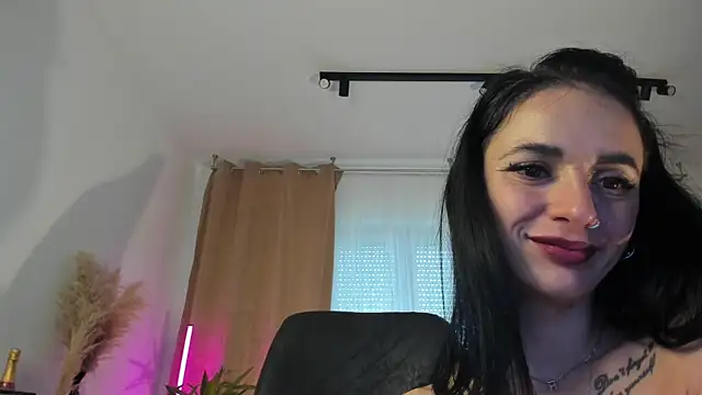 JacquelineHex Chat XXX in diretta