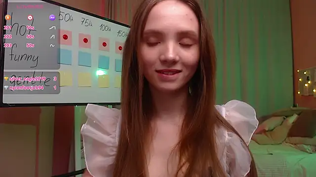 Adria_Arjona: онлайн-секс-чат