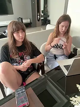 Nura_n_Sarah 在線直播表演