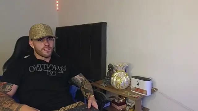 Ades_Lowe webkamerás műsora