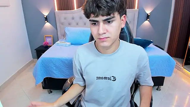 Chatroom XXX en direct de Tommy18__