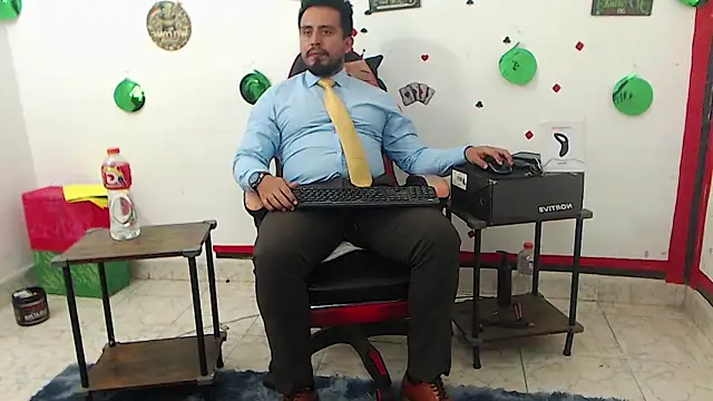 Show de KalethBigDick na webcam