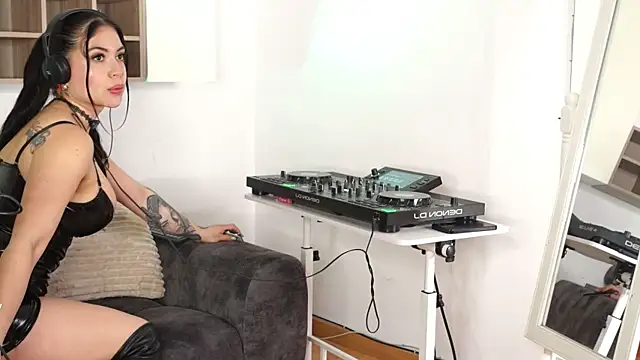 Chat XXX en directo de SatyaDj