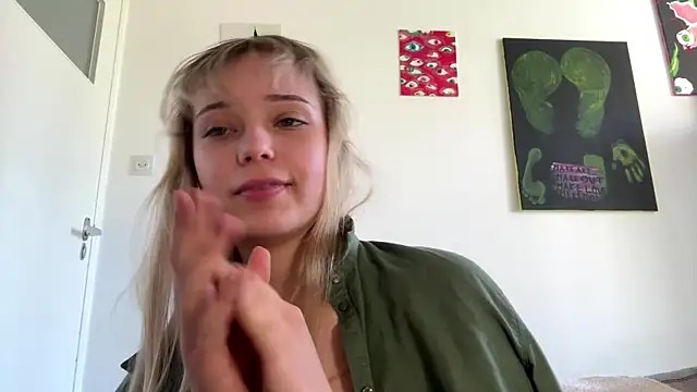 SourMiddayのライブXXXチャット