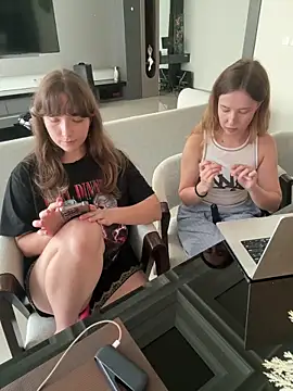 Nura_n_Sarah 网络视讯表演