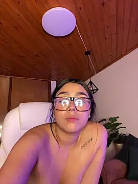 Maddy_pinnkk's Webcam Show