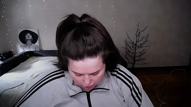 Emily_MoのライブXXXチャット