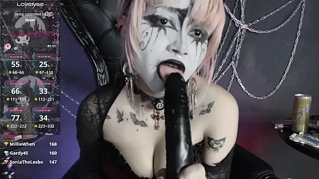 Navier__ élő XXX-chatje