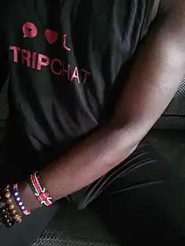 Africanversatile: διαδικτυακό σόου στην κάμερα