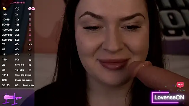 AliceOfWondersS' Live XXX Chat