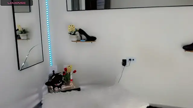 NathalialLooes: διαδικτυακό σόου στην κάμερα