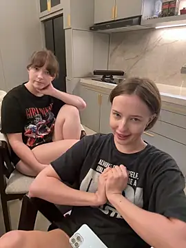 Show modela Nura_n_Sarah na web-kameri