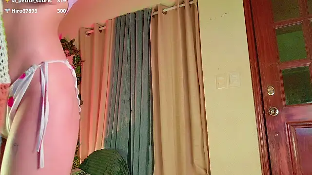 Ari-Nana's Live XXX Chat