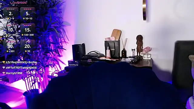 CreamyInkky_: онлайн-секс-чат