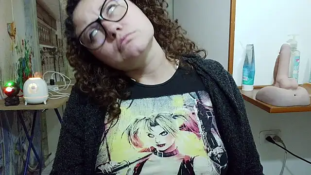 curly_greeneyed élő XXX-chatje