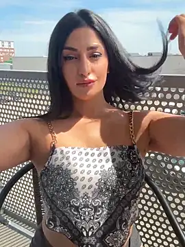 Pokazy przed kamerką – Mia_spicyy