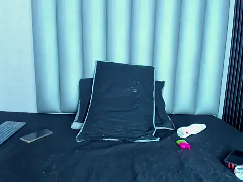 luna-bella_'s Live XXX Chat