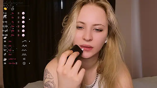 lilMelaniloveis live XXX chat