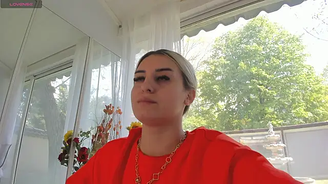 Chat +18 de Ella_Vee ao vivo