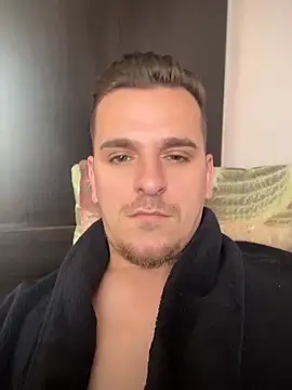 Chatroom XXX en direct de Huge_cock22cm