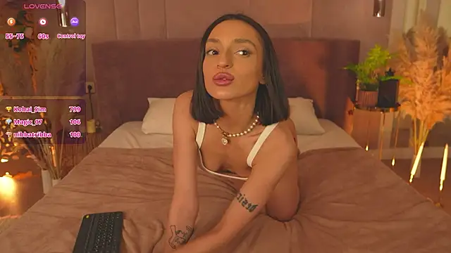 Živý XXX chat AdoraCortes