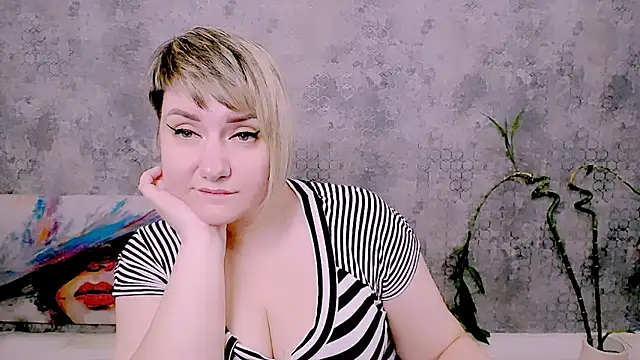 Djullia: онлайн-секс-чат