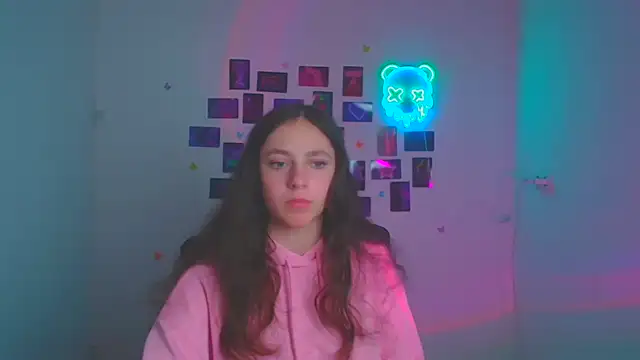 KissMeJulia 即時 XXX 聊天