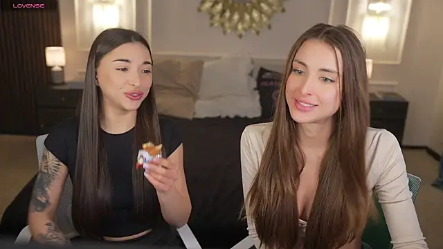 Luna_secretgirl's Webcam Show