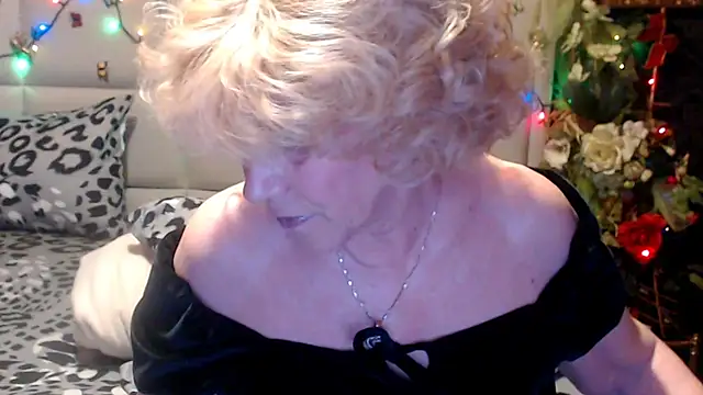 HappyWomanOn webcam show