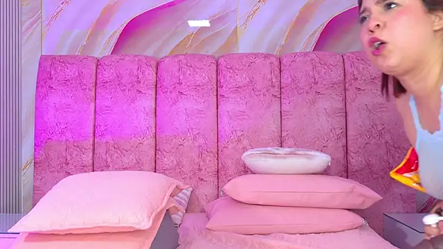 emmacurvy élő XXX-chatje